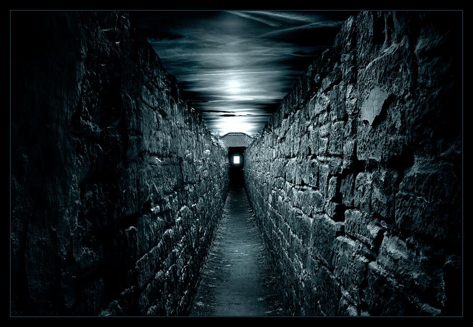 dark hallways photo:  11c7ear.jpg